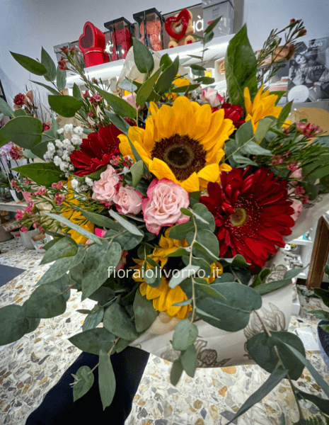 Bouquet laurea con rose rosse e girasoli, Essential